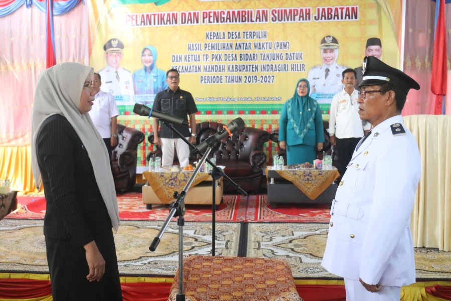 Wabup Inhil Secara Resmi Melantik Kepala Desa Bidari Tanjung Datuk