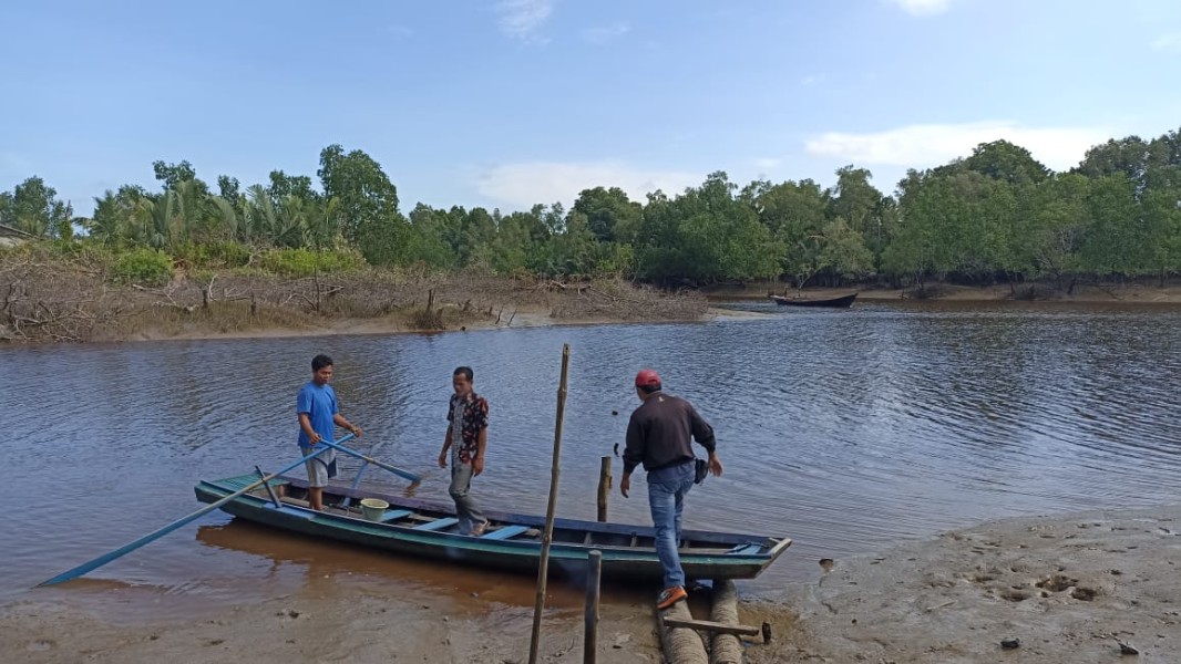 Antisipasi Pok Intoleran Unit Intelkam Polsek Enok Laksanakan Silaturrahmi dan Sambangi Warga Pesisir Kelurahan Enok