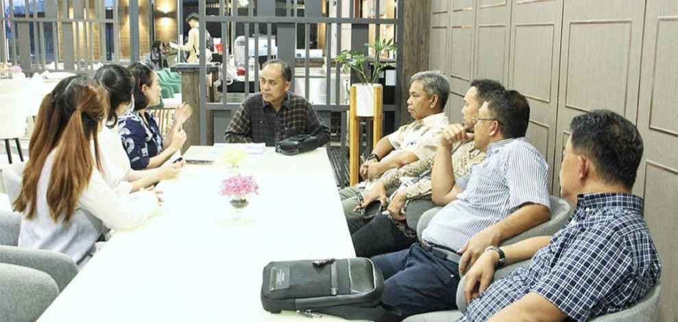 Kepala DPMPTSP Inhil Dampingi Pj. Bupati Temui Pelaku Usaha Negeri Jiran di Batam