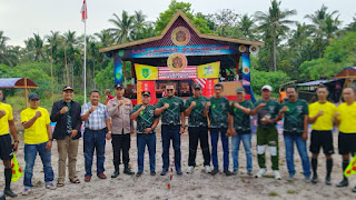 Ketua DPRD Inhil, Iwan Taruna ST MSi hadiri sekaligus membuka secara resmi turnamen sepak bola di Desa Pulau Burung