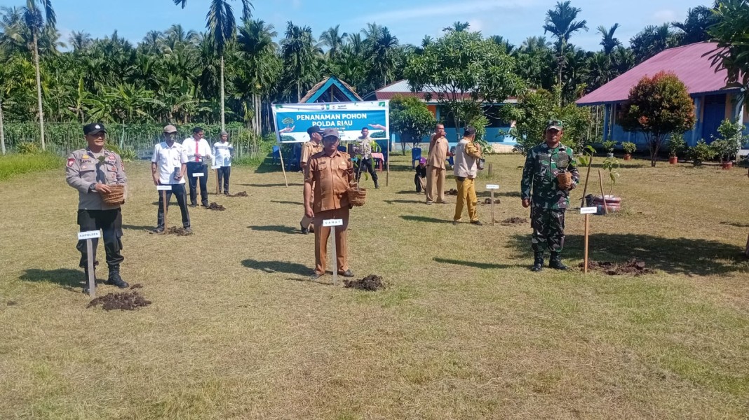 Peduli Lingkungan, Polsek Pelangiran Gelar Penghijauan via Zoom Meeting