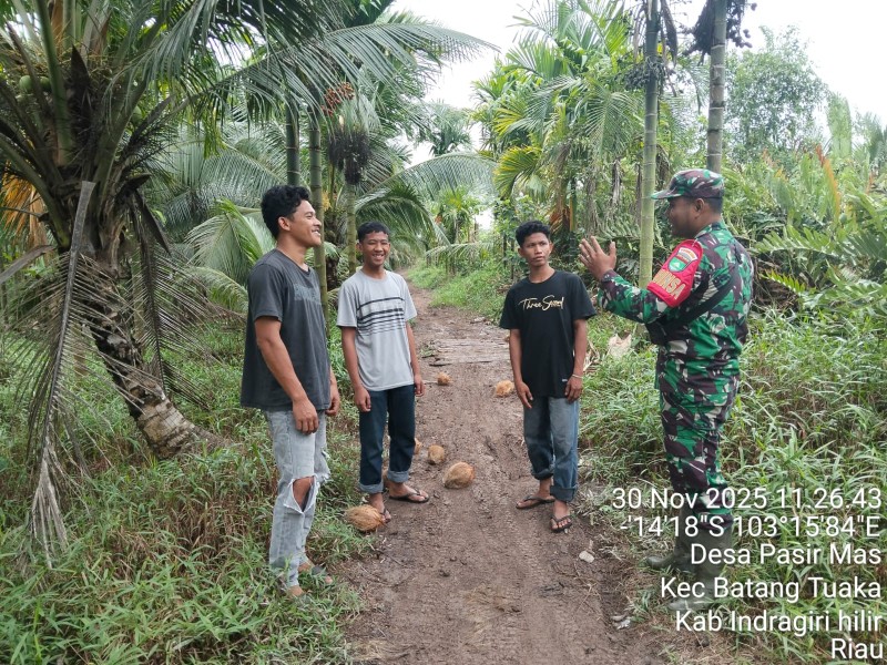 Babinsa  patroli tapal batas dan pencegahan titik bencana