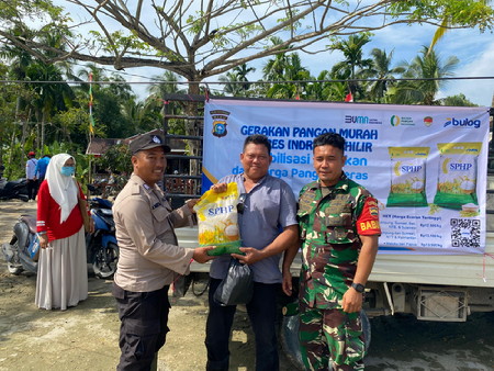 Polsek Enok  Bersama  Bulog Gelar Pasar Murah Beras SPHP