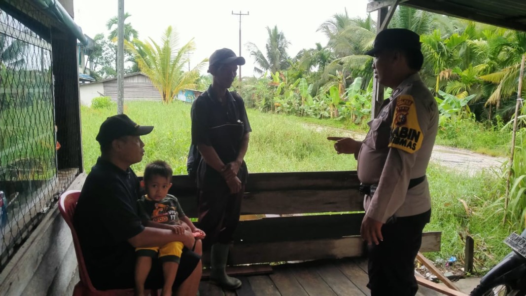 Dengan Kegiatan Sambang warga,Personel Polsek Enok Jalin Silaturahmi & Pelihara Kamtibmas