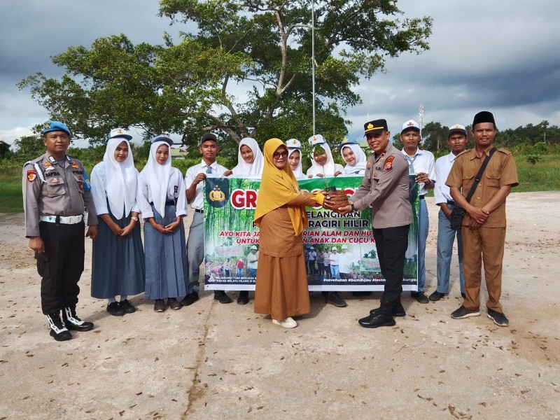 Program Green Policing Polsek Pelangiran Juga  Menjaga Karakter Terbaik Generasi Gen Z