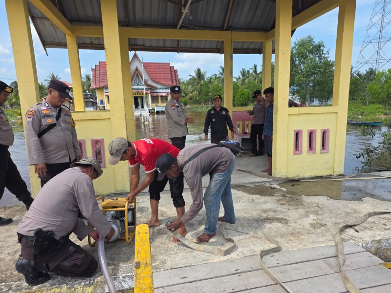 Peralatan Siaga, Api Waspada: Polsek Pelangiran Cek Kesiapan Karhutla di Desa Rotan Semelur