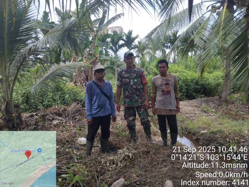 Babinsa Koramil 12/Batang Tuaka Gelar Patroli Tapal Batas di Sungai Piring