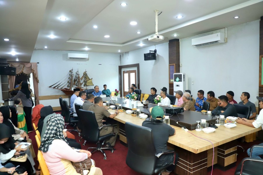 Bupati H. Herman Pimpin Rapat Relokasi Pasar Subuh,