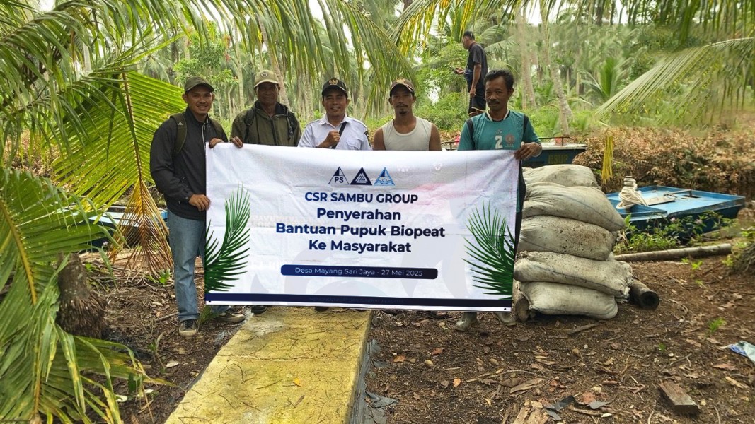 Program CSR PT RSUP Salurkan Pupuk untuk Ketahanan Pangan di Desa Mayang Sari Jaya, Pulau Burung