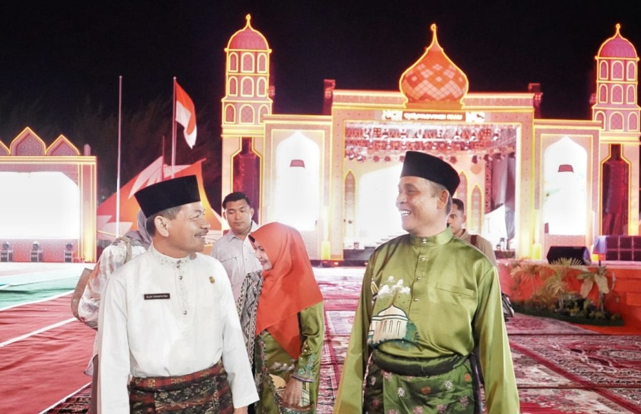 Galeri Bupati Inhil Menghadiri  Malam Pembukaan MTQ ke-43 Tingkat Provinsi Riau