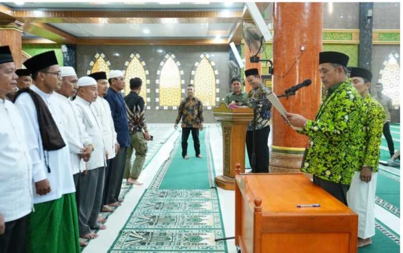 Pj. Bupati Melantik Pengurus Cabang dan Ranting DMI Periode 2024 -2029