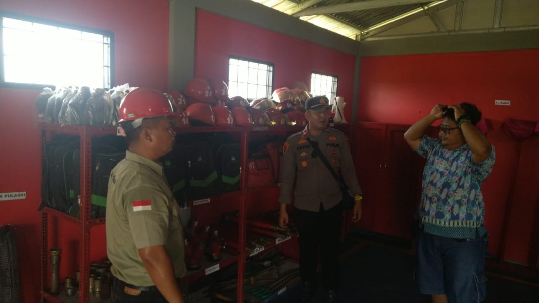 Polsek Pelangiran Verifikasi Kelayakan Peralatan Pemadam Kebakaran Milik PT. GIN