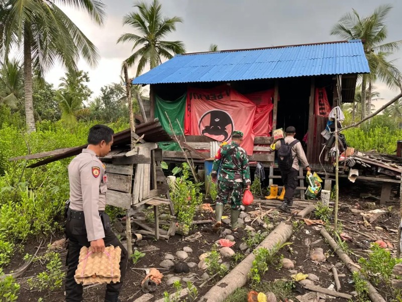 Bhabinkamtibmas Polsek Pelangiran Gelar Jumat Berbagi