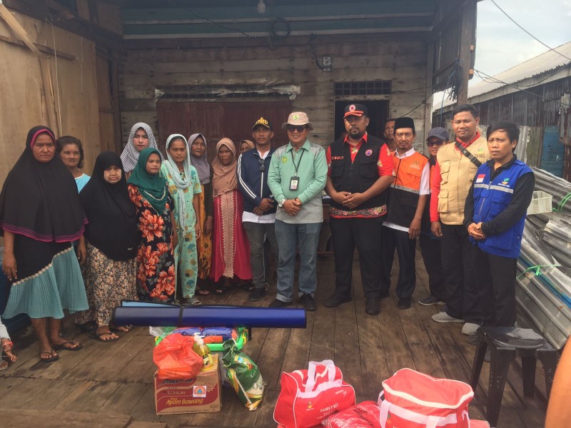 Bupati Inhil Tunjukkan Kepedulian, Salurkan Bantuan Untuk Korban Angin Puting Beliung di Desa Sungai Bela