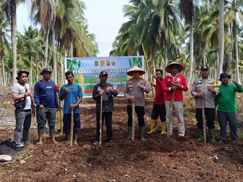 Sinergi Polri dan Bumdes, Kapolsek Pelangiran Canangkan Tanam Jagung Kuartal I 2026
