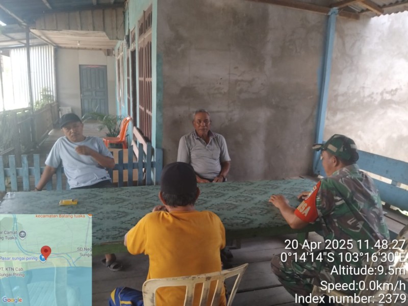 Babinsa Koramil 12/Batang Tuaka Ingatkan Masyarakat Hindari Pembakaran Lahan Hadapi Musim Kemarau