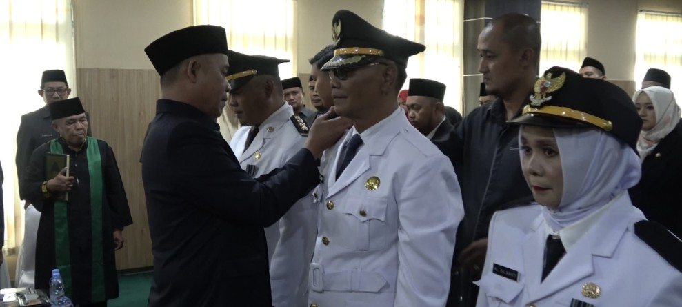 Bupati Inhil Lantik 27 Pejabat Administrator dan Pengawas, Tekankan Jabatan sebagai Amanah