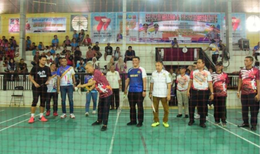 Dihadiri Peraih Medali Emas Olimpiade Rio 2016, Wabup Inhil H.Syamsuddin Uti Buka Turnamen Badminton Kapolres Inhil CUP 2023