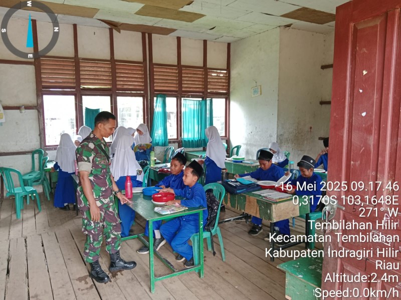 Babinsa Serda Ronald Manalu Jadi Penggerak Pendampingan Makan Sehat Bergizi di Kecamatan Tembilahan