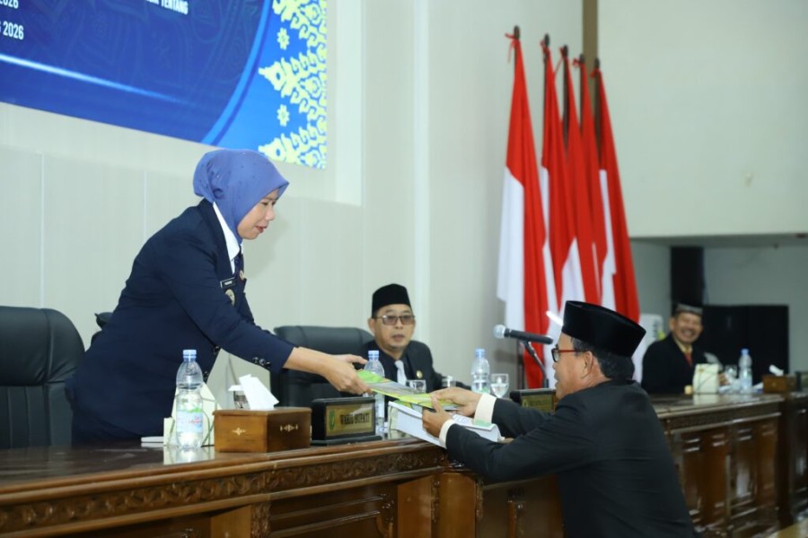 Paripurna Ke-7, Wabup Yuliantini Sampaikan Sambutan Bupati Inhil Terhadap Rekomendasi DPRD Tentang LKPJ Bupati Inhil Th. 2025