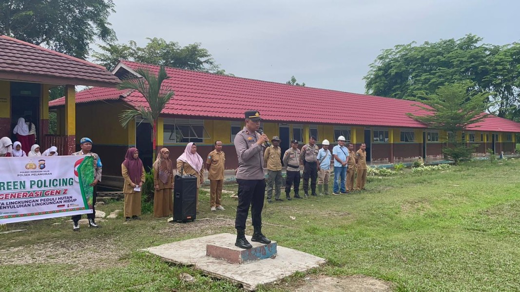 Kapolsek Pelangiran IPDA Iwan Saputra, S.H., M.H. Wujudkan komitmen Polri dalam pelestarian lingkungan: