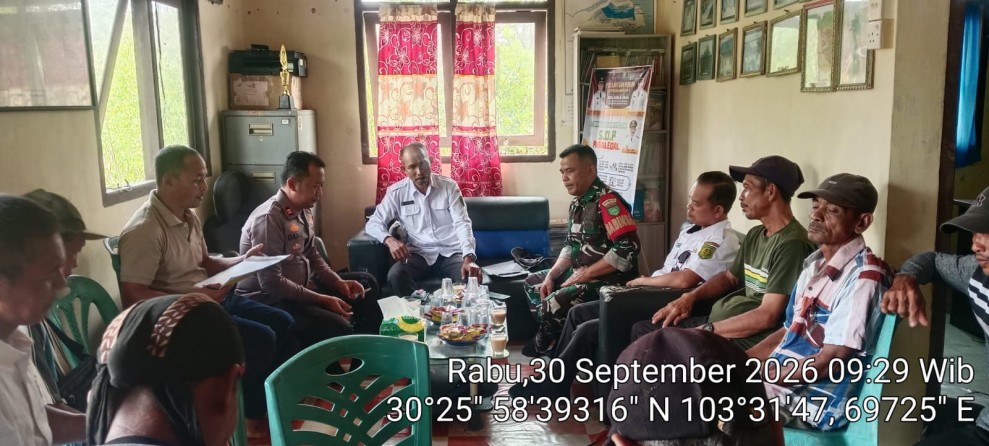 Babinsa Pulau Burung Gelar Komsos di Desa Sungai Danai, Perkuat Harmoni Wilayah Binaan