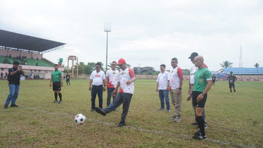 Pj. Bupati Inhil H Herman Resmi Buka Turnament Sepak Bola Kapolres Cup II