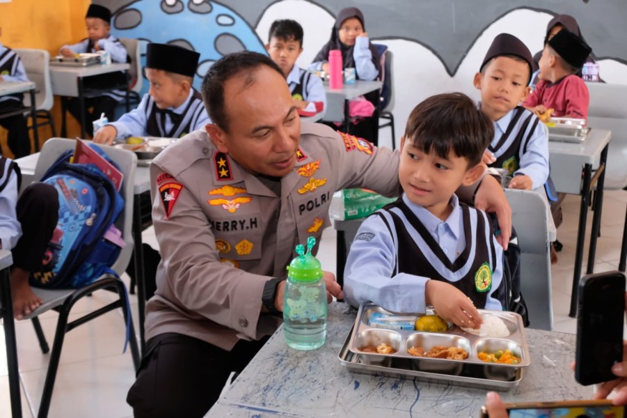 Kapolda Riau Resmikan SPPG Polres Kampar