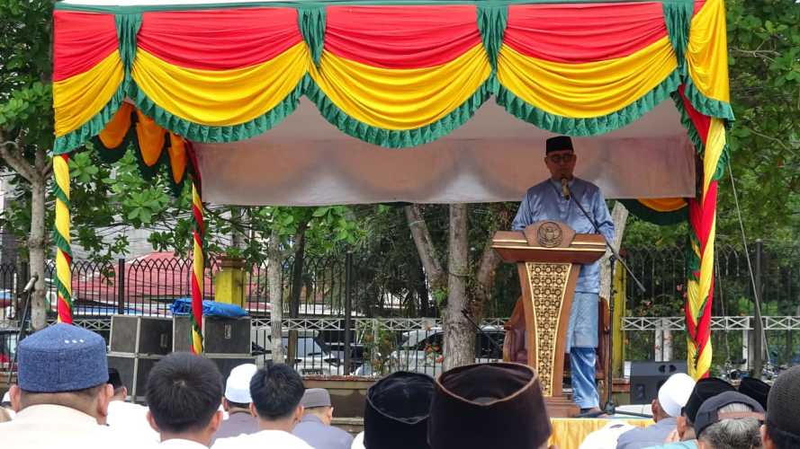 Galeri Sekda Inhil Menghadiri Sholat Idul Fitri 1447 H di Lapangan Gajah Mada
