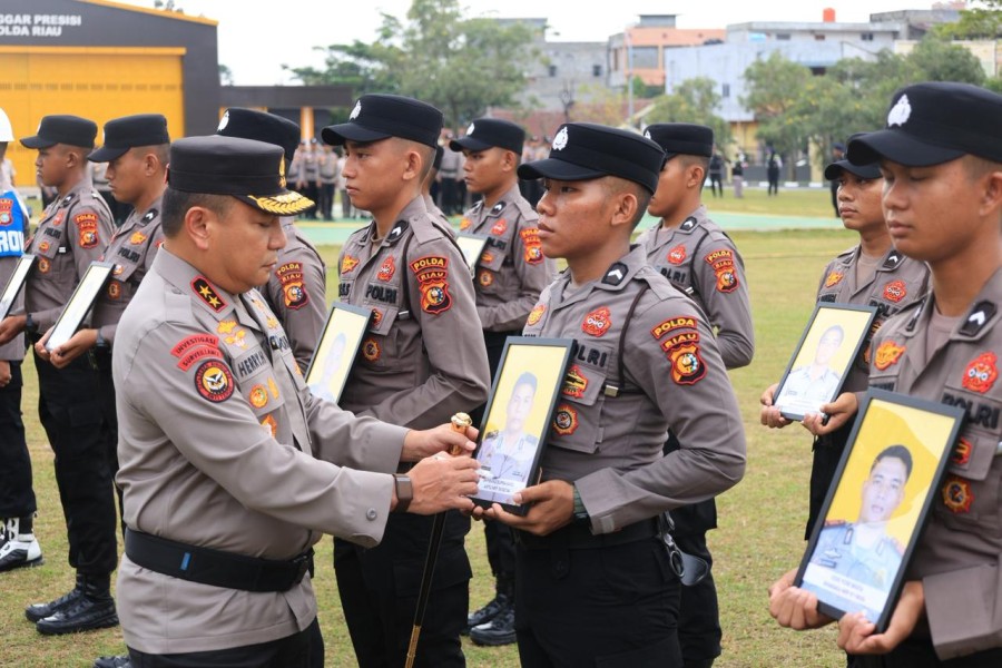 Polda Riau Pecat 12 Polisi 'Nakal', Kapolda: Tak Ada Toleransi untuk Narkoba