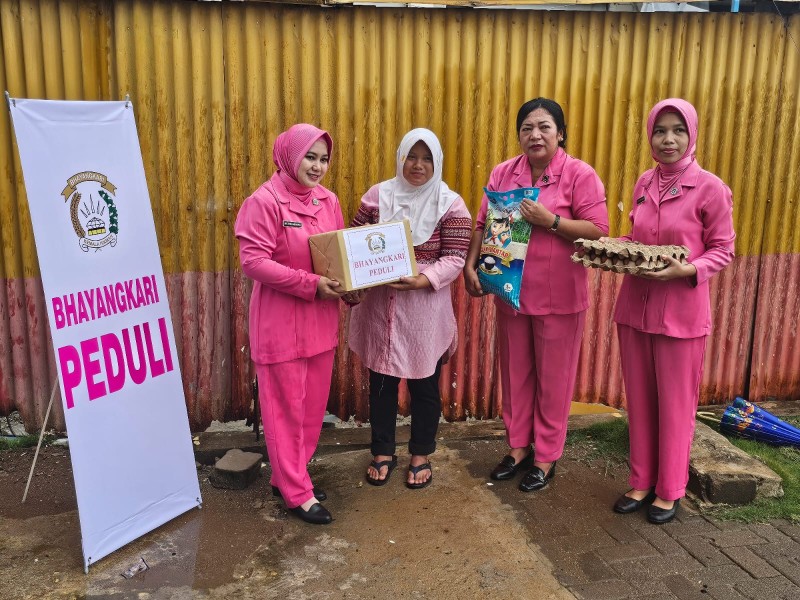 Bhayangkari Ranting Pulau Burung Gelar Jumat Berkah dan Bakti Sosial