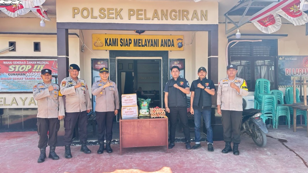 Sambut Hari Bhayangkara ke-80, Polsek Pelangiran Salurkan Bantuan Sembako kepada Warga Kurang Mampu