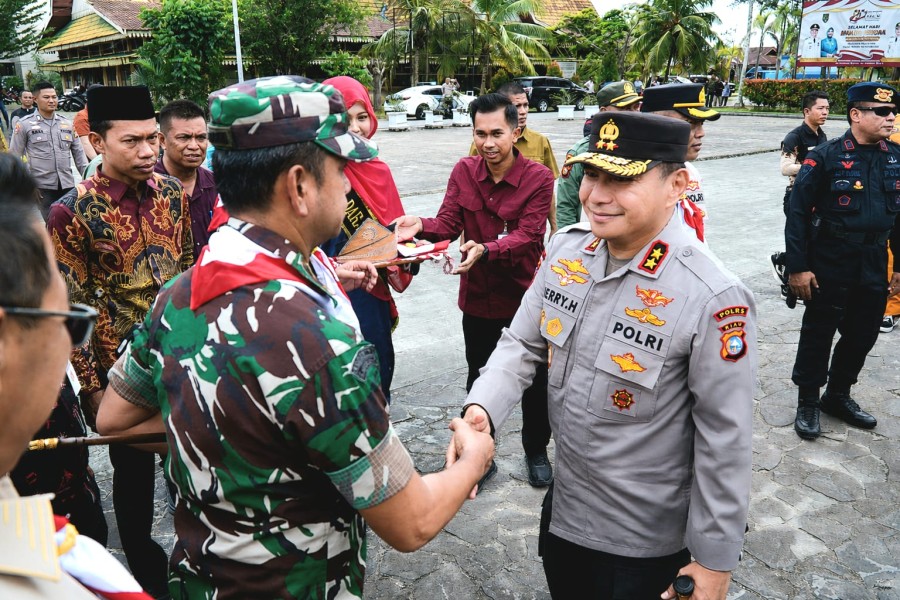 Perkuat Sinergitas TNI-Polri, Dandim 0314/Inhil Sambut Kunjungan Kerja Kapolda Riau di Lapangan Kantor Bupati