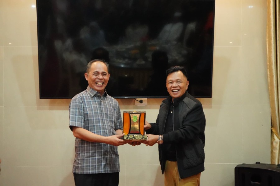 Bupati Inhil  Herman, sambut hangat kunjungan Bupati Kepulauan Meranti AKBP (Purn) Asmar dan rombongan.