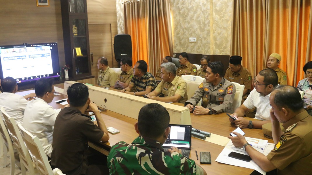 Bupati Inhil Gelar Rapat Bahas Pengadaan dan Penjualan Beras di Kabupaten Indragiri Hilir