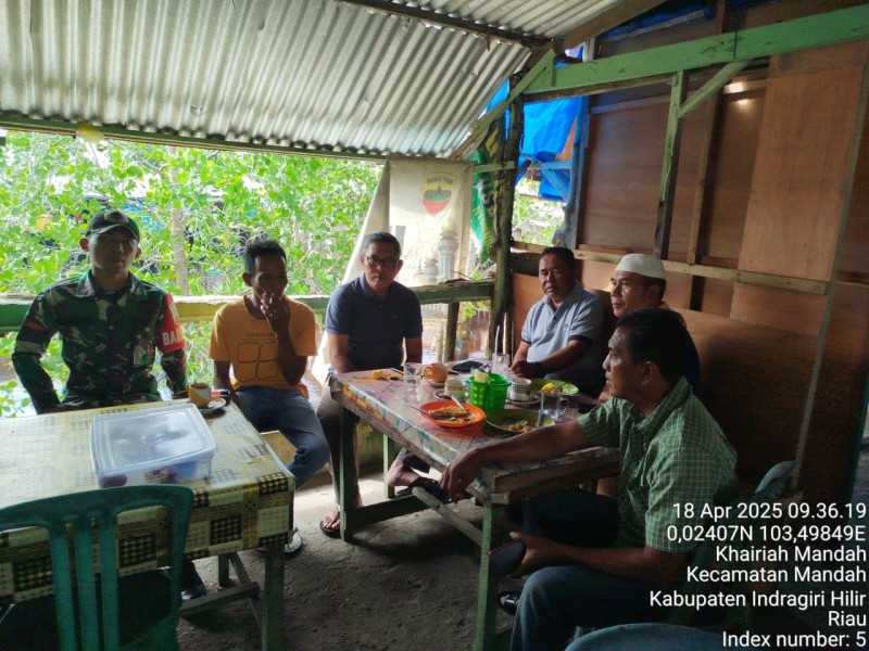 Babinsa Koramil 08/Mandah Rutin Lakukan Sambang Kamtibmas untuk Antisipasi Konflik Sosial