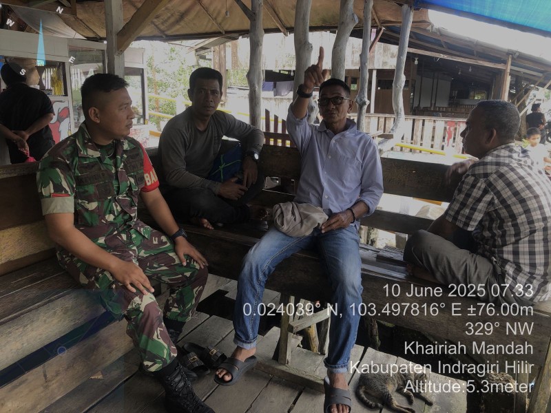 Babinsa Desa Bekawan Tumbuhkan Kebersamaan untuk Ciptakan Lingkungan Kondusif