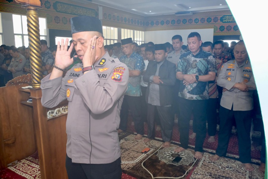 Polda Riau Beserta jajaran Gelar Sholat Gaib dan Doa Bersama untuk Korban Tragedi Ojol di Jakarta