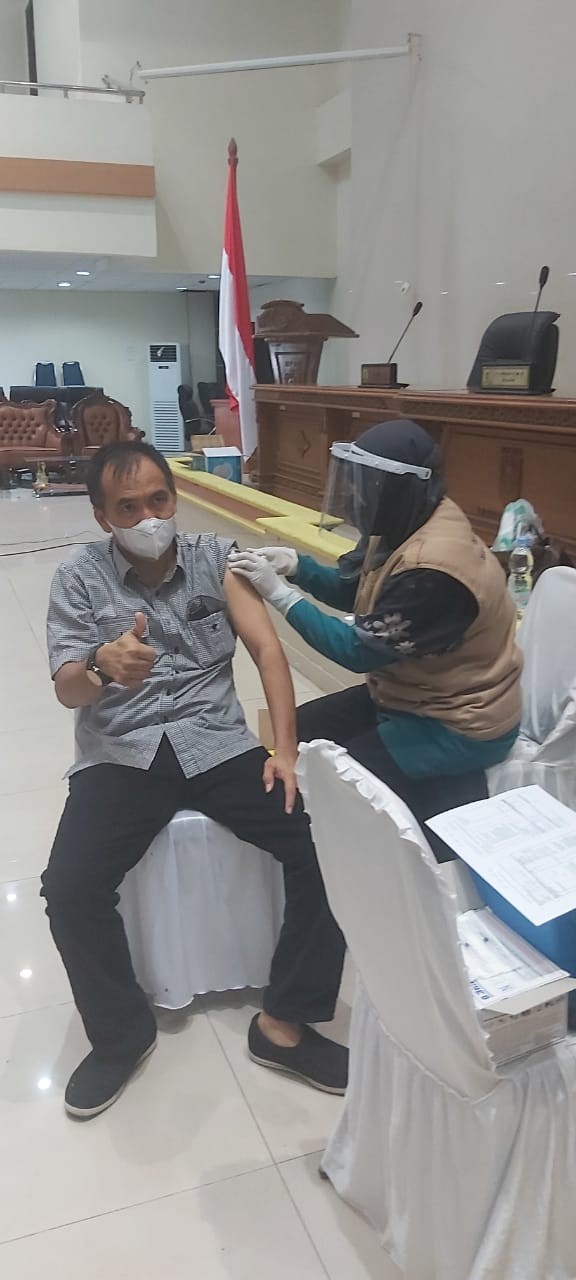 Ketua DPRD Inhil Lakukan Vaksin Dosis Ke-3