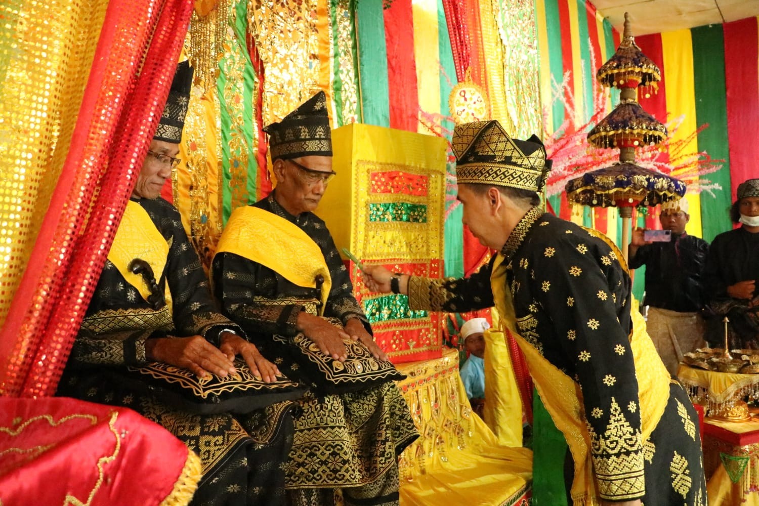 Pengukuhan LAMR Kecamatan Mandah, Ketua MKA LAMR Inhil Datuk Sri H. Ferryandi Bangga