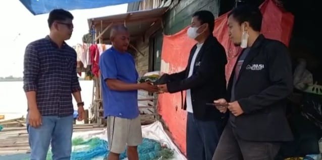 Sambut HUT ke 2 JMSI dan HPN, JMSI Inhil Bagikan Sembako ke Warga