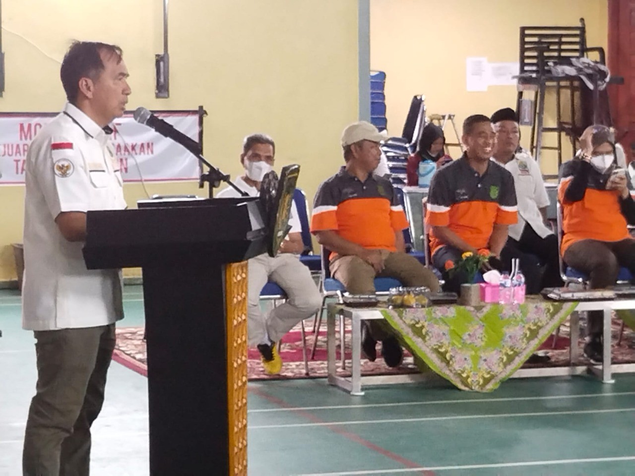 Wardan Buka Kejurkab Badminton Bupati Inhil 2022.