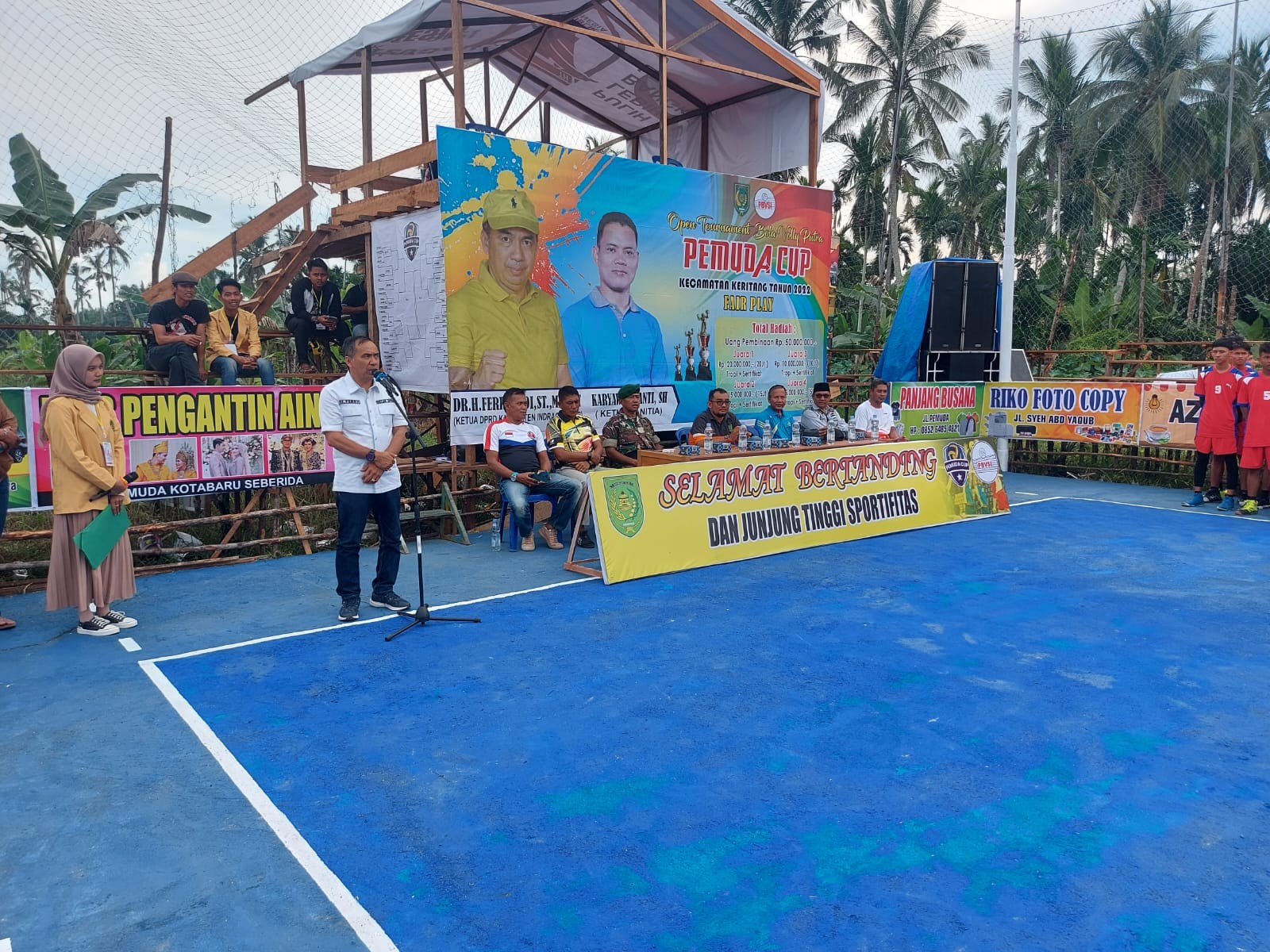 Ferryandi Puji Kades Kotabaru Saat Pembukaan Open Turnamen Volly Ball Pemuda Kotabaru Cup