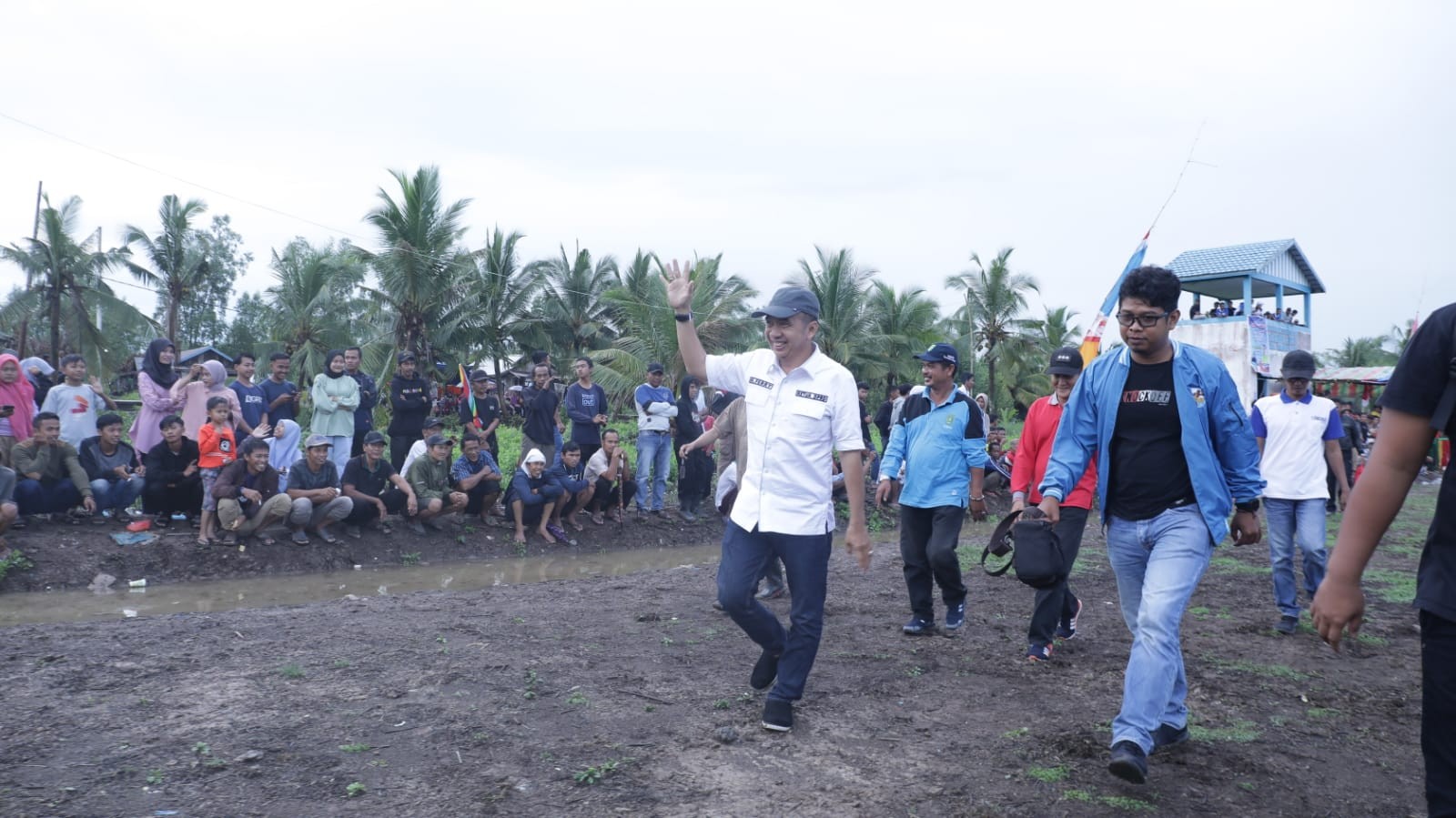 Disambut Antusias Warga, Ferryandi Tutup Secara Resmi Turnamen Sepak Bola di Tanjung Labuh 