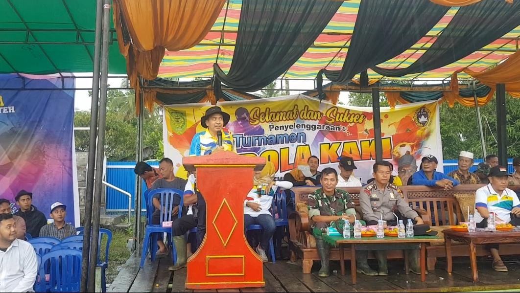 Penjual ES di Tahun Delapan Puluhan Ini Buka Secara Resmi Turnamen Sepak Bola Pemuda Cup di Pulau Kijang