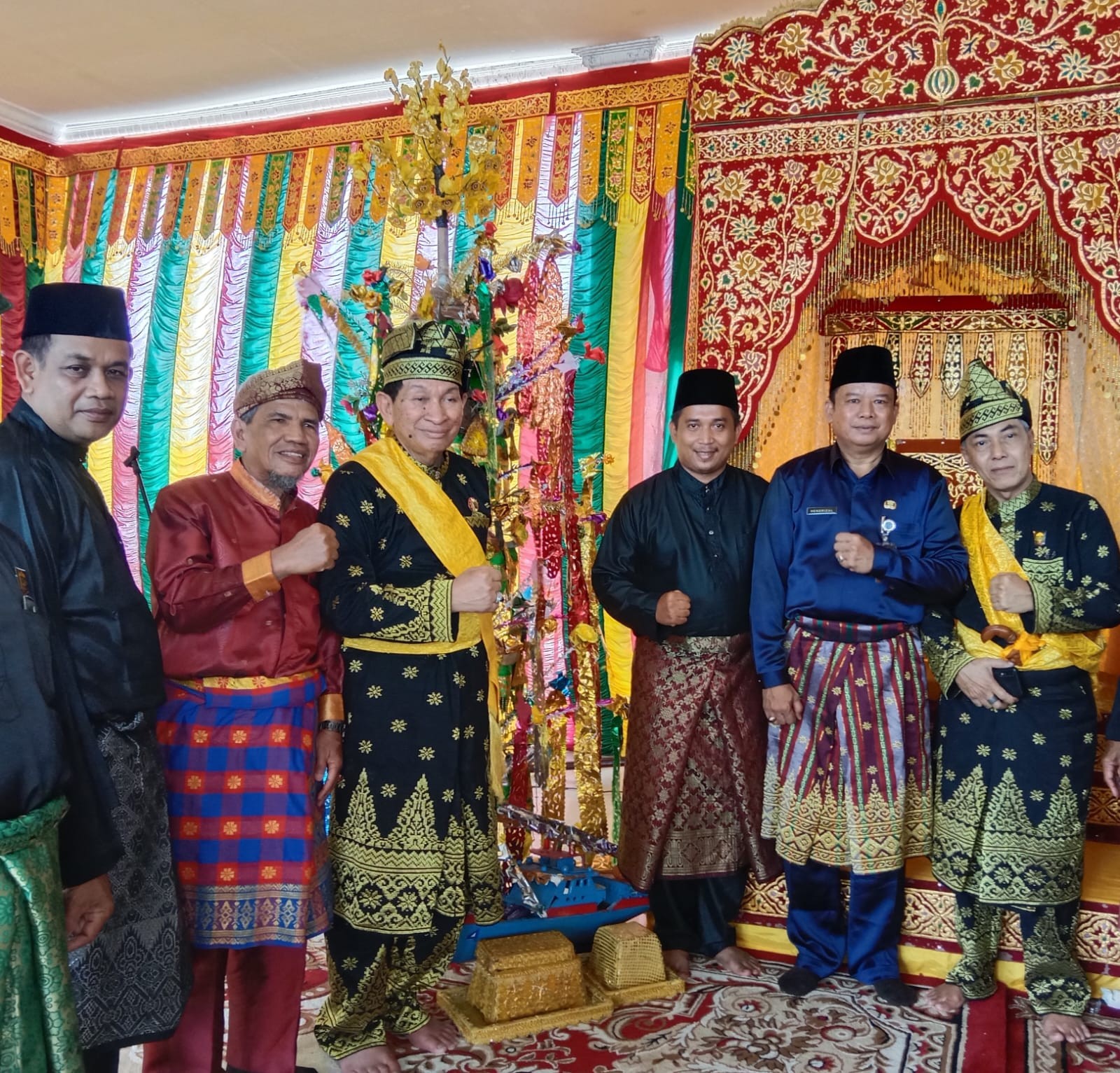 Memenuhi Jemputan Pengukuhan dan Penabalan, Datuk Mahmudin Wakili DPH LAMR Kab. Inhil
