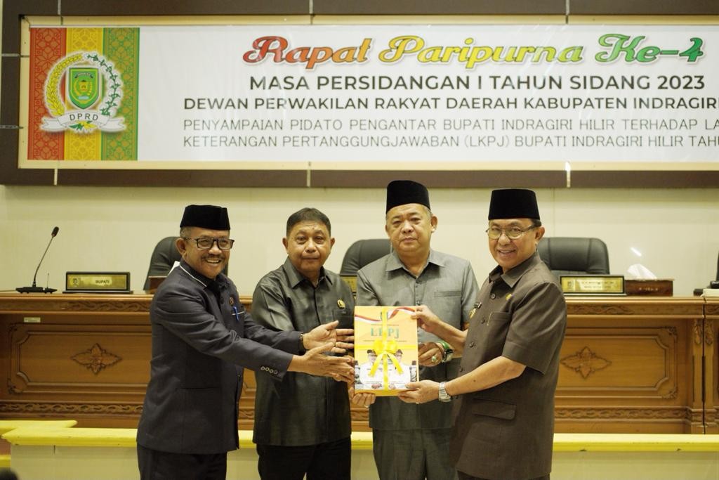 Bupati Wardan Sampaikan LKPJ Tahun 2022 Dihadapan Anggota DPRD 
