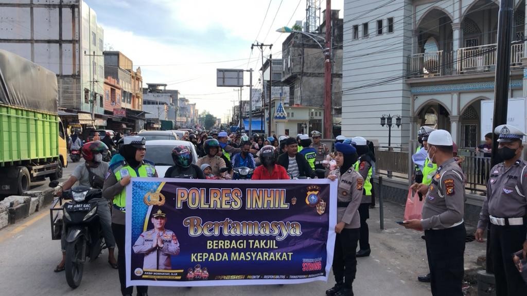 Bertamasya Sat Lantas Polres Inhil Sasar Pengurus Masjid dan Tukang Becak