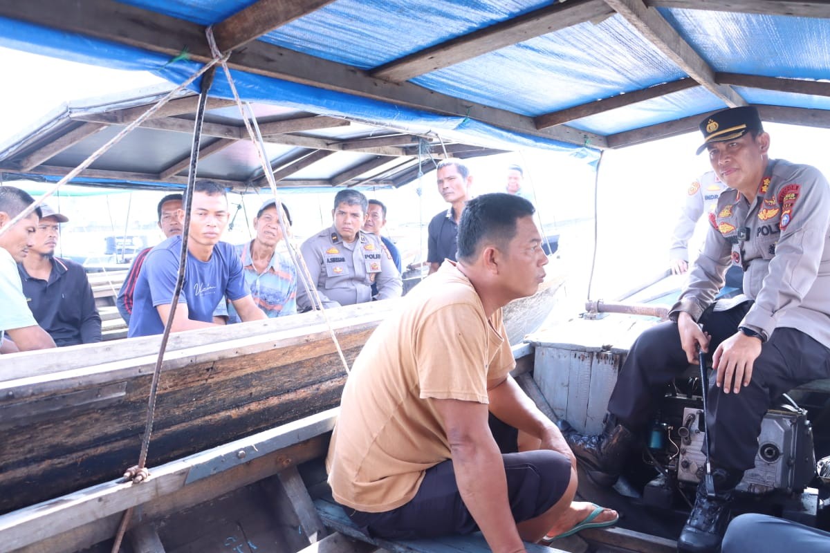 Kapolres Inhil Jumat Curhat diatas Pompong, Ini Harapan Warga