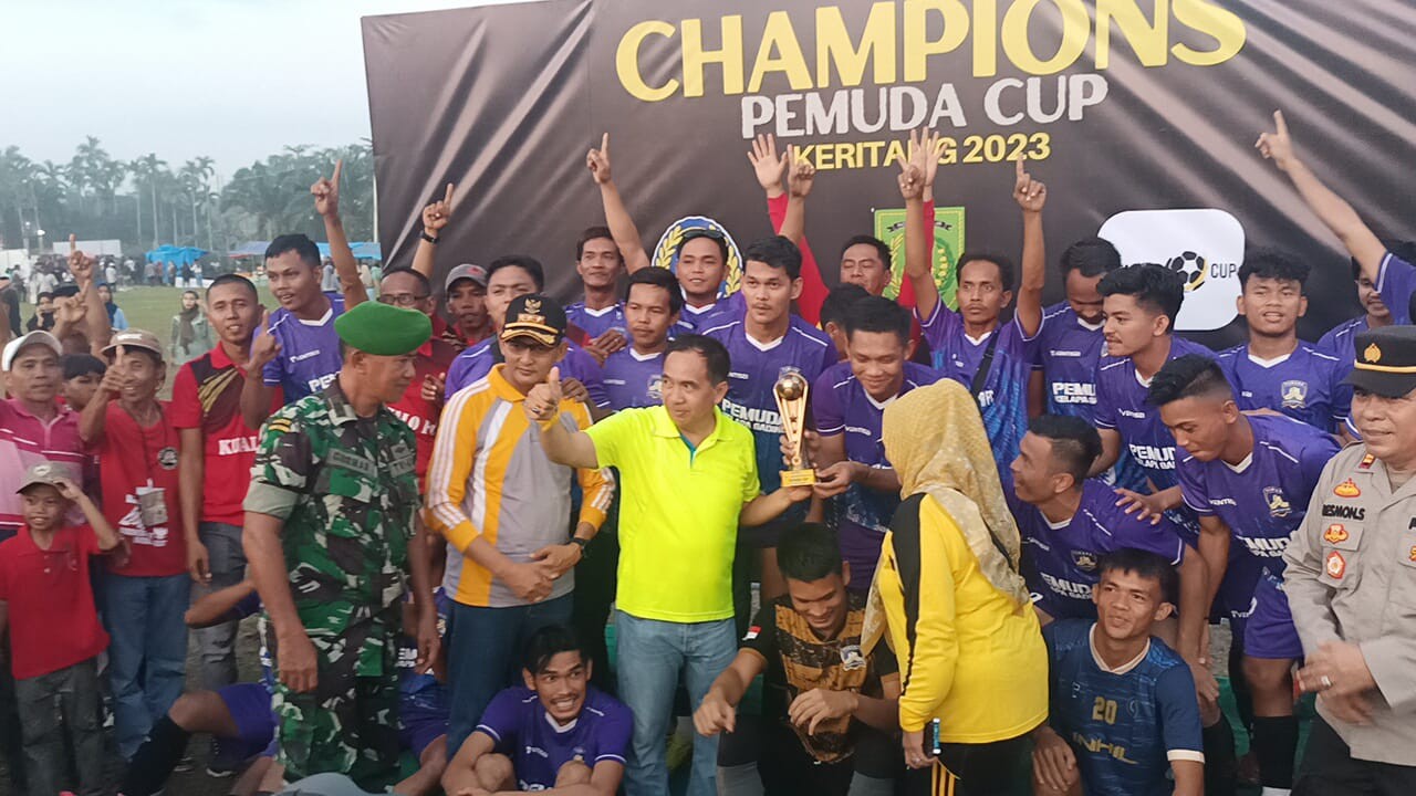 Disaksikan 5000 Penonton, H Ferryandi Tutup Turnamen Sepak Bola Pemuda Cup Kecamatan Keritang